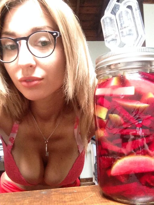 My new old lady hobby. Picklin'. See you in 4 days yumminess. http://t.co/yV8HkaWWWO<a href="/tag/vanstyles"class="tags"><span>#vanstyles</span></a>