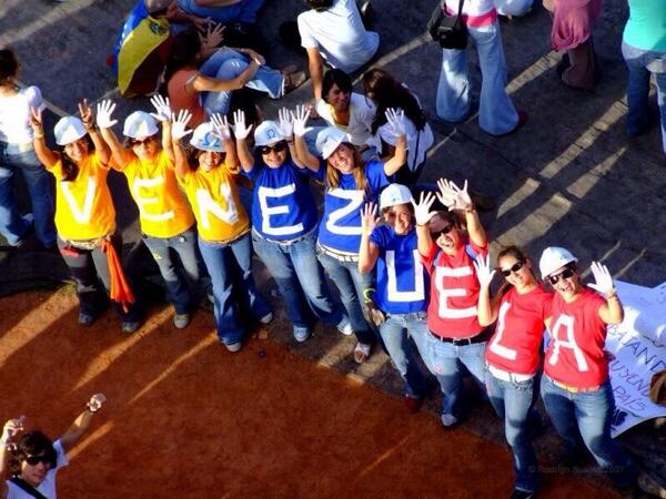 makeyve91's tweet photo. No son ni guarimberos ni terroristas. Son los que luchan día a día por tener un mejor país. #Venezuela #FuerzayFe http://t.co/Py3225Witr