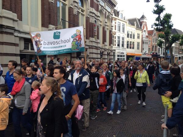 Lamp_je's tweet photo. @Bavobasisschool ook gefinisht met de #avondvierdaagse @haarlem goed gedaan allemaal!! http://t.co/mmUFRydP1W
