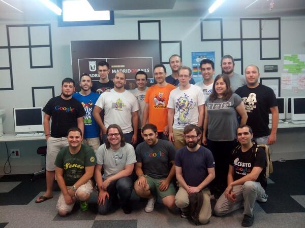 javiyuca's tweet image. Los que quedan de #AndroidWear en #MadridOnRails, el miércoles de nuevo aquí  @gdgmadrid
