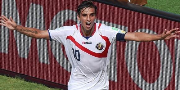 BFMTV's tweet photo. Mondial: Le Costa Rica bat l'Italie et élimine l'Angleterre http://t.co/6SFkGYS7Km #CDM2014 #ITACOS http://t.co/E81seNpoLe