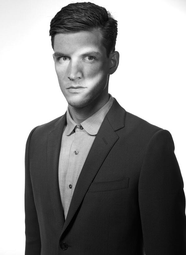 stevetleonard's tweet image. Black and white and stunning. @LoganMacrae styled by @JessicaMargolis 
#LoganMacraeDay 
(pic by ?)