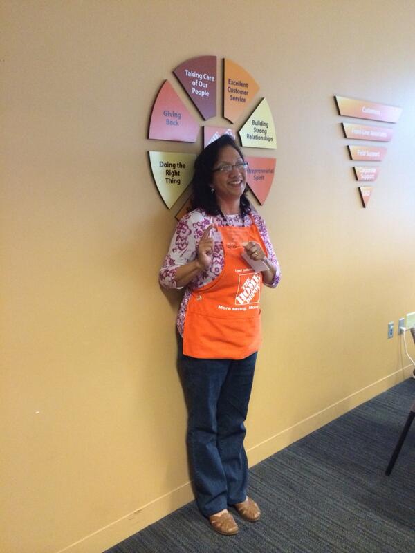 JeffRupertTHD's tweet photo. Vero Torres is your #crystalapron award winner!!! #THDStore6832 http://t.co/S7jQbK1OxJ