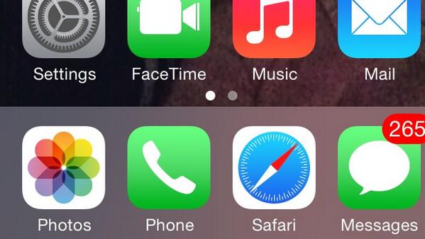 AmberLangstonx's tweet image. When your phone dies. #groupchatproblems