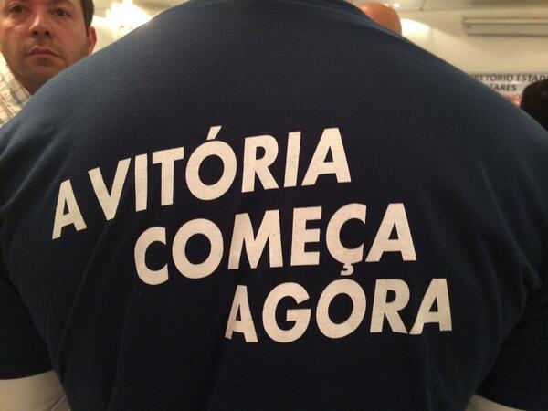 requiaooficial's tweet photo. Valeu companheiros! Sempre acreditei num PMDB que não se vende. http://t.co/fZpcbdVOde