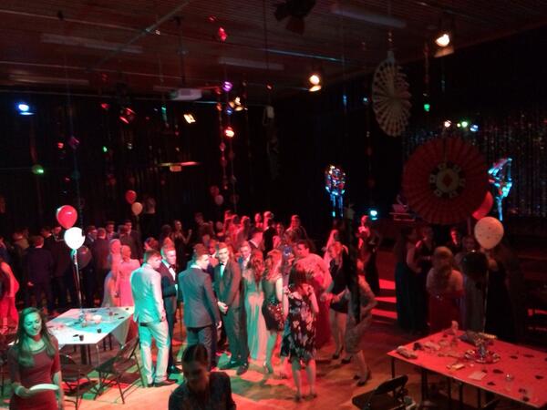 Croix2000's tweet image. Summer nights,grease lightening and the moon is the only light you will see #promnight @Sheredes #class09 #proudnight