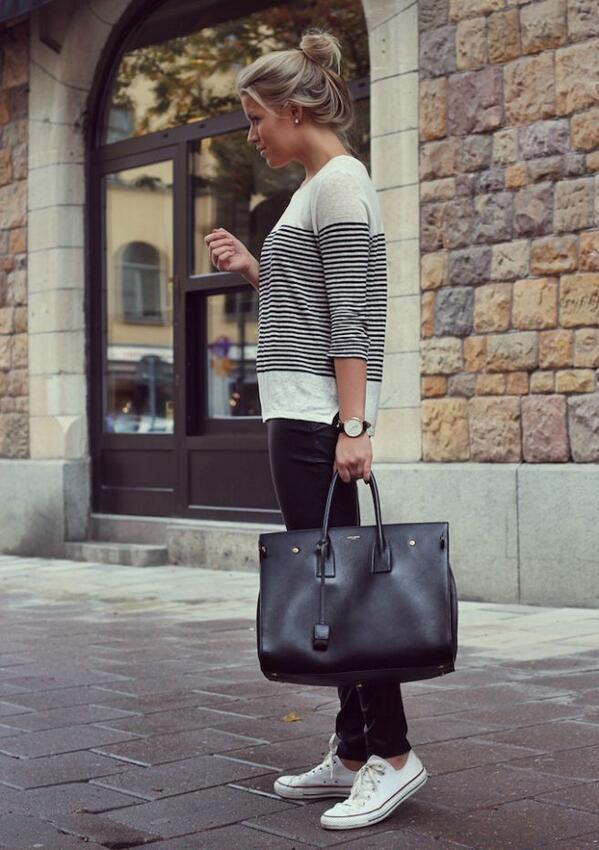 RevlonGuatemala's tweet photo. ¡Luce chic, cómoda y muy fashion al utilizar leggings de cuero un suéter y tenis! http://t.co/aIVJk34w9R