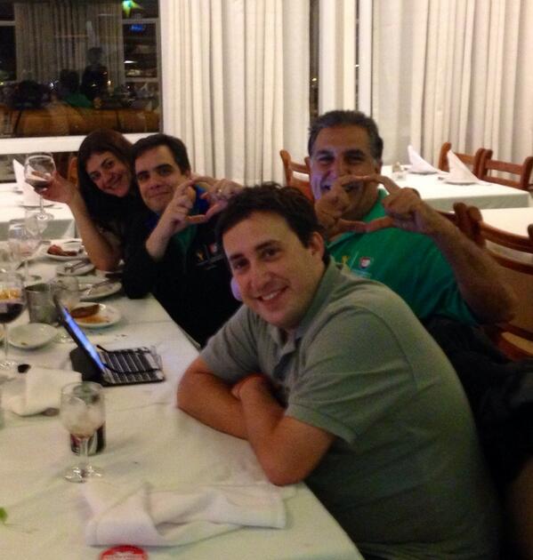 jyfeghali's tweet photo. MT“@FernandoFiore: DÍA 12 #DIARIODELPRESIDENTE CENA CON"CÍRCULO de CONFIANZA" http://t.co/Qm3PMxgR95”Q' suerte ser parte del círculo #WC2014
