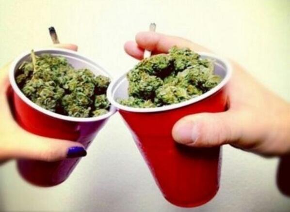 stillblazingtho's tweet image. I'd rather smoke and chill with friends, than go to a bar and drink.
