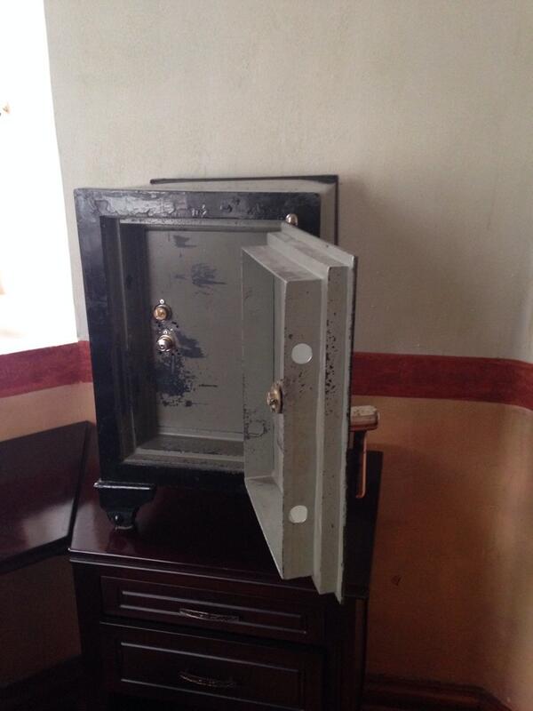 cmexicana's tweet photo. Gracias @chefpacomolina por la deferencia. Espectacular Suite María Félix en Hacienda Soltepec @hsoltepec Tlaxcala http://t.co/zPKVt5fYTU