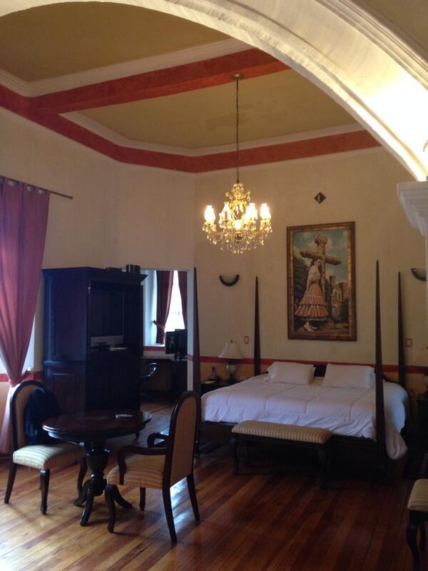 cmexicana's tweet photo. Gracias @chefpacomolina por la deferencia. Espectacular Suite María Félix en Hacienda Soltepec @hsoltepec Tlaxcala http://t.co/zPKVt5fYTU