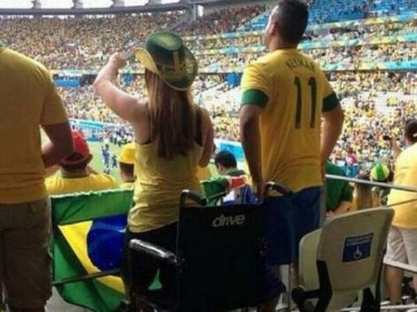 Police investigating how some 'disabled' fans stood up during #WorldCup match. (<a href="/Independent/">The Independent</a>) foxs.pt/1pS10Ff