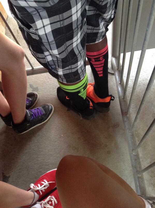 SaraHechDV's tweet image. Bruh tf u wearing #ratchet #uglyasssocks #ednor