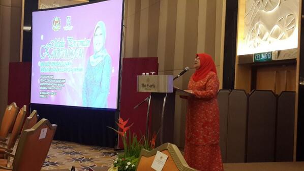 YB <a href="/hjhrohanikarim/">Rohani Abdul Karim</a> merasmikan Konvensyen Majlis Pbgnan Wanita &amp; Keluarga di Putrajaya <a href="/ShahrenYusri/">Shahren Yusri</a>  <a href="/rezarizvy/">Reza-Rizvy Ahmad</a>