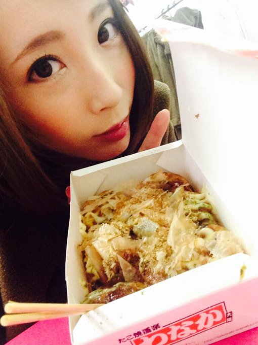大阪到着*\(^o^)/* 今日もあやらーさまから たこ焼きの差し入れ♡  いつもいつもいつもいつも ありがとうございます♡ http://t.co/nvbLhoEBqR