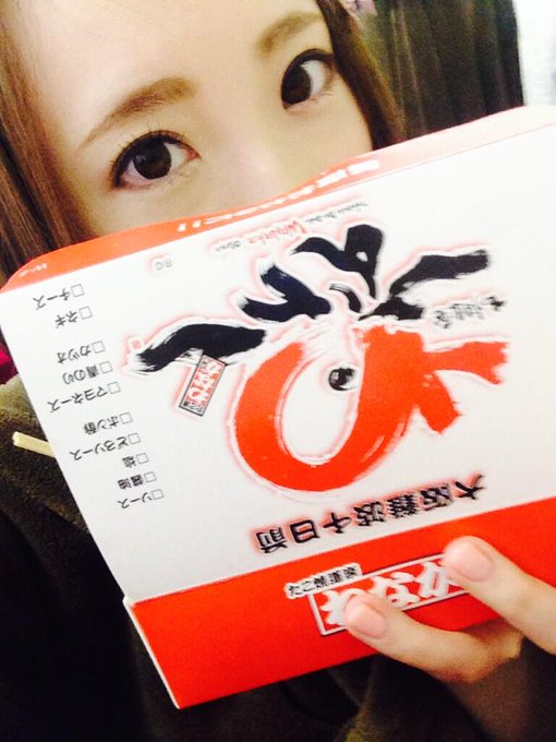 大阪到着*\(^o^)/* 今日もあやらーさまから たこ焼きの差し入れ♡  いつもいつもいつもいつも ありがとうございます♡ http://t.co/nvbLhoEBqR