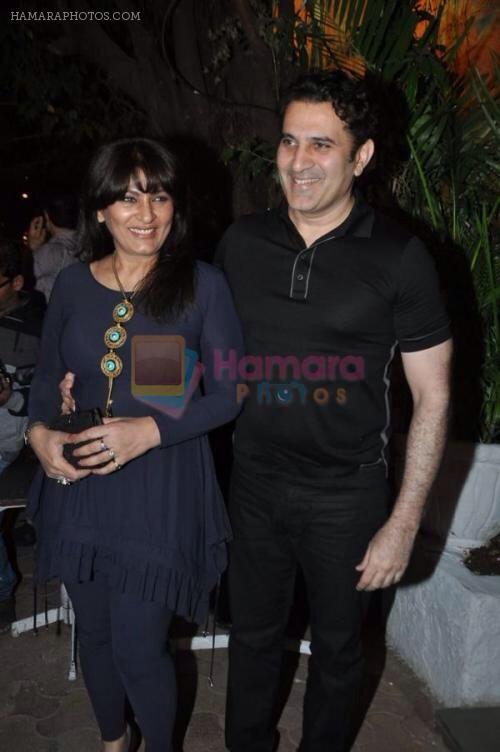 We Absolutely Love this Pic of <a href="/apshaha/">archana puran singh</a> &amp; <a href="/parmeetsethi/">PARMEET SETHI</a> ... 9 More Days Until Archana and Parmeet's Anniversary