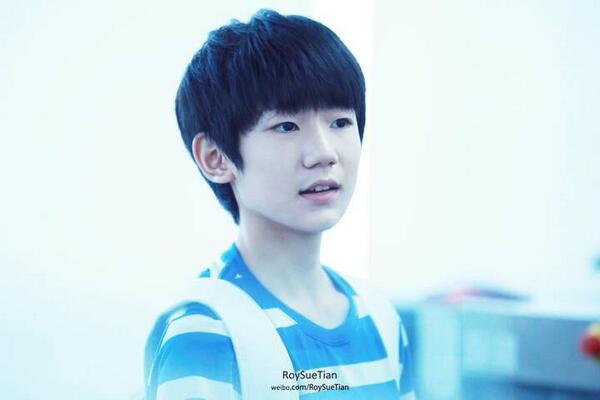 TFBOYS_THFANS's tweet photo. HQ 200614 Wangyuan @ Airport cr.Roysue http://t.co/BYAJ4twBOP