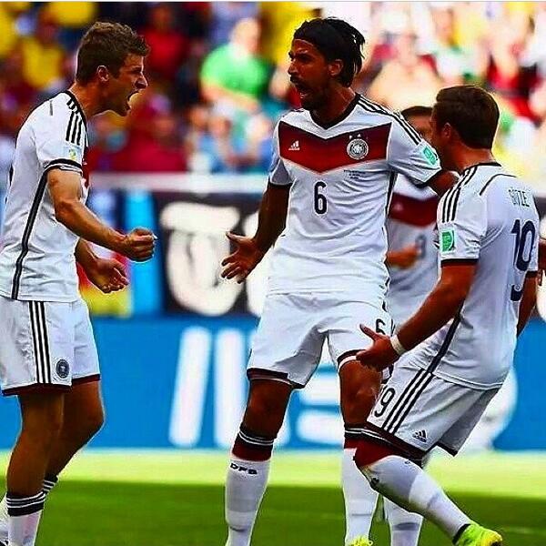 Yaraaa1996's tweet photo. My heart and soul! #matchday #Ger ❤️ http://t.co/WBi7uWccaa