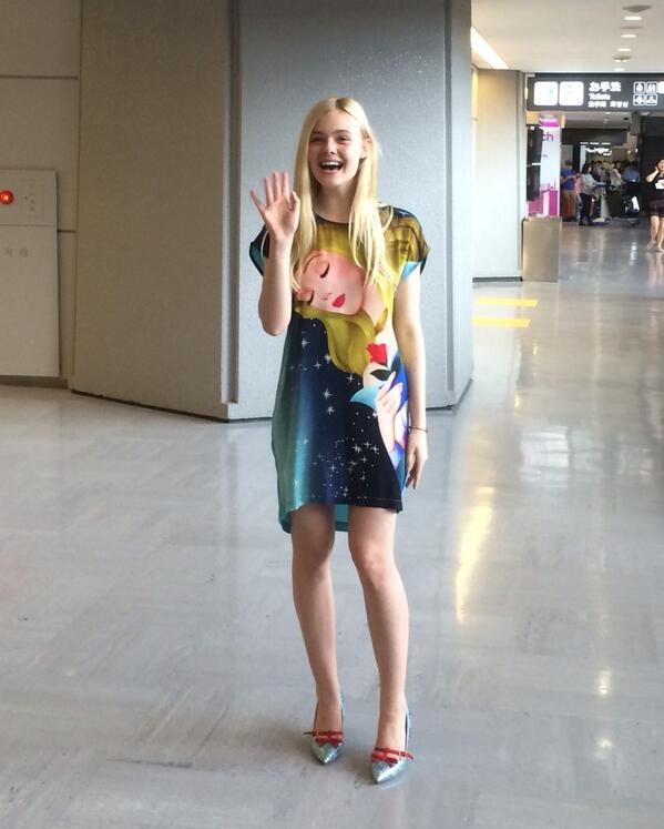 シネマトゥデイ スタッフ Auf Twitter オーロラ姫のワンピースで登場してくれました かわいすぎます エルファニング 来日 Http T Co Njqznrmgun