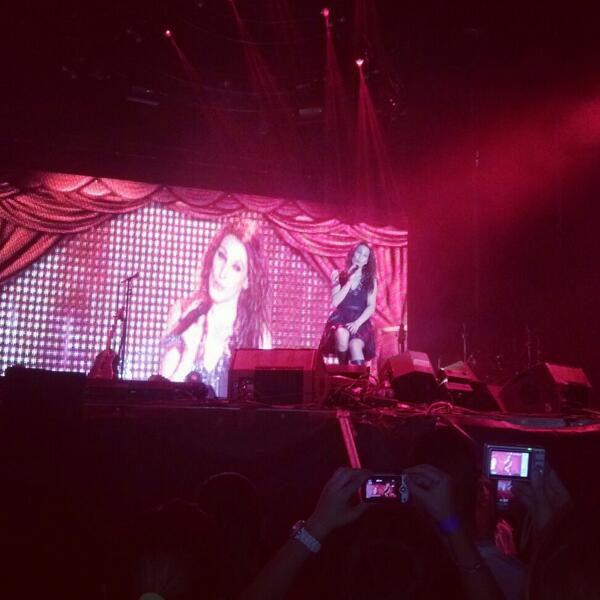 elisabethaniort's tweet photo. Gracias malu fue increible sin palabras te queremos @_MaluOficial_  eres la mejor http://t.co/ZHmyHBqF2k