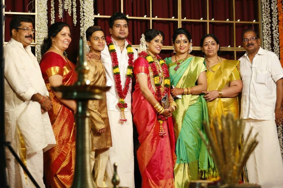 Kavya Madhavan on Twitter: "Family #kavya madhavan http://t.co/V3grmCixX3"
