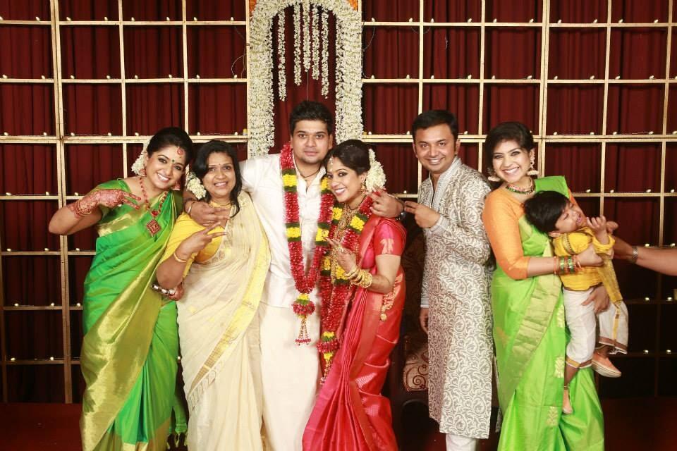 Kavya Madhavan on Twitter: "Family #kavya madhavan http://t.co/V3grmCixX3"