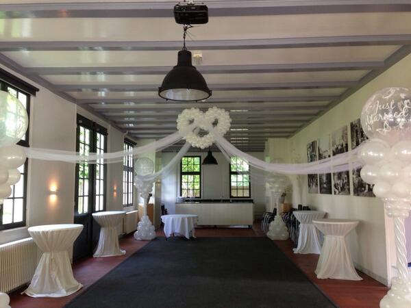 BallonCreations's tweet photo. Het #ballonprieel voor een #trouwerij in de feestzaal @RestBeeckestijn in Velsen http://t.co/yKzJ6hQ2x7