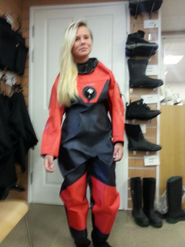 TecDivingUK's tweet photo. Great reliable service from @hammond_drysuit again daughter over the moon with her new MTM drysuit http://t.co/wm7qA2rzF0