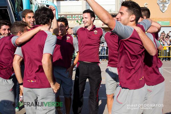 Empezamos subiendo nuestra primera foto favorita de Coro. No es de esta temporada, pero el ascenso fue algo grande!!