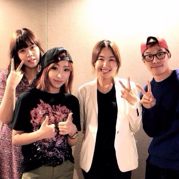 Minzy with Minyoung and Hispop members ♥️ (cr: wildwhip_sinwook_kim i.instagram.com/p/pf87mwuVMV/