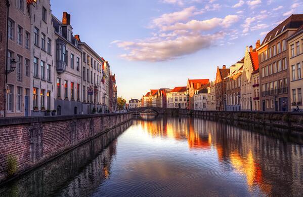 _Paisajes_'s tweet photo. Brujas es conocida como ''La Venecia'' de Bélgica, Patrimonio de la Humanidad por Unesco desde el 2000 http://t.co/68Oio8yPJm