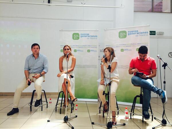 IdiazAyuso's tweet photo. En #RedGeneracion escuchando a @SerranoAlfonso y a @almudenanegro. El papel de @nnggmadrid es determinante. http://t.co/1Th7orddrD