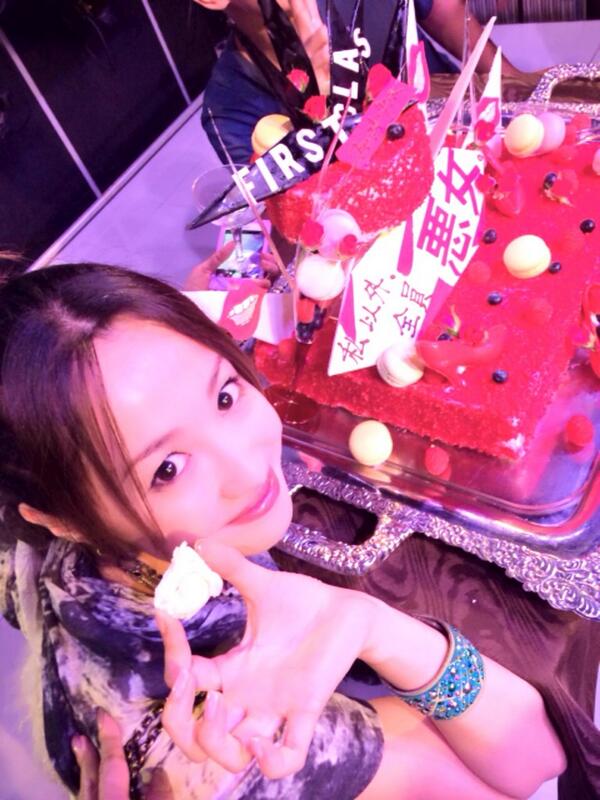 遊井亮子さんのツイート そしてそして 沢尻エリカちゃ ん エリカちゃん 上目遣いでこっち見て と煩く注文する私 可愛いなぁ と静香みたいにパシャパシャ撮りました ᴗ ね どうこれ 超かわいいでしょ Http T Co M0eeeot2zt