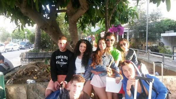 Rodricomes's tweet image. Se os quiere demasiado @emmgg @meeeeeeel @sourg_  @imanolsema @CaarmenRodero #denis