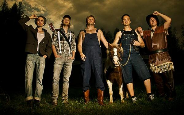 mvmachine's tweet image. IRON MAIDEN GONE BLUE GRASS! mvm.fm/25146