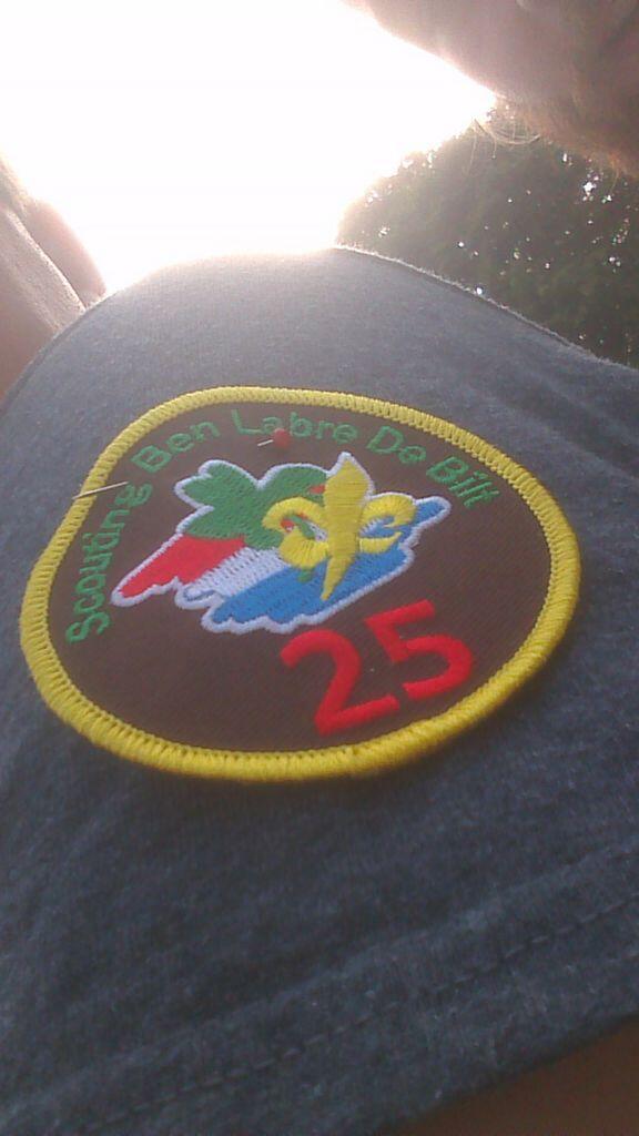 Ben_Labre's tweet image. O.a. @ArjanZandbergen heeft een nieuwe #badge in ontvangst genomen! 25 jaar lid #scouting #ben_labre #gefeliciteerd