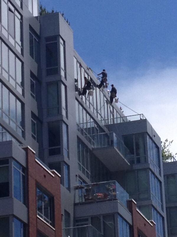 smartir's tweet photo. Just another day in the city http://t.co/93DjWIUxsW