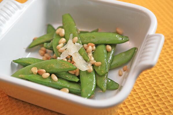 CookingShorts's tweet photo. Brown Buttered Sugar Snap Peas with Pine Nuts http://t.co/xRL4puSylN  #RecipeOfTheDay http://t.co/Ed7UUpbF4o