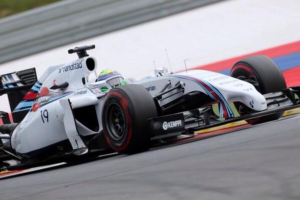 4TMotor's tweet photo. #LaFotoDelDía va para @MassaFelipe19 consiguiendo su primera pole desde el GP de Brasil 2008. http://t.co/i5aiOuRpgi