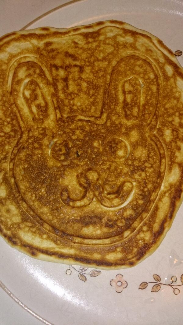 My sister is cooler than yours. @AshLynnPereira #KitchenArtwork. Yeah that's a rabbit face in my pancake!
