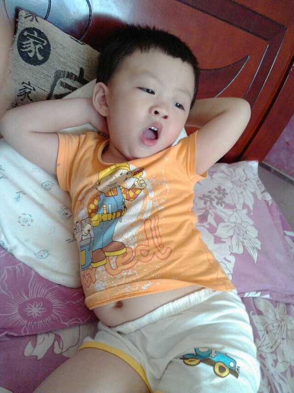 LEDZou's tweet image. 慵懒的雨哥~看他那圆鼓鼓的小肚子/:,@P