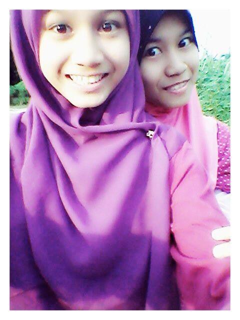 dianada3's tweet photo. adik lebih tinggi drpd kakak? ermm x mustahil ...tapi itulah saya 

#lumrahhidup http://t.co/GEfInYUqD7