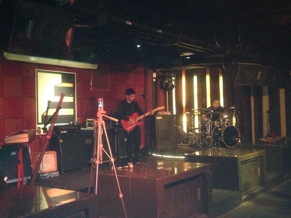 Eleventwelfth on stage :D merapat gaissss