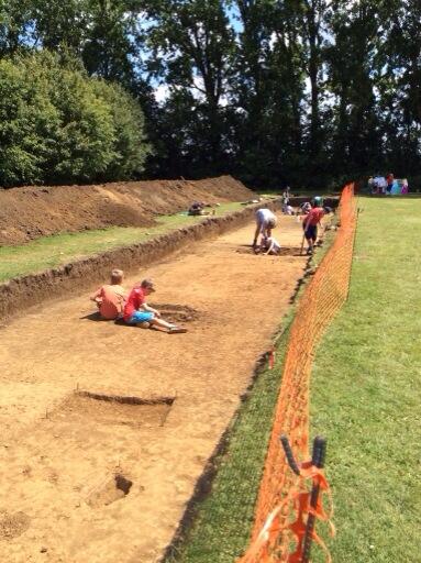 oakingtondig's tweet image. More excavation underway, with some new helpers #oakingtondig