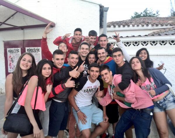 Pedroo_47's tweet photo. Menuuda fiessteciilla gente jajajaja y con uno de los mejores DJ's de España, @Abelkkana #Grande http://t.co/YGXQG1a9fk