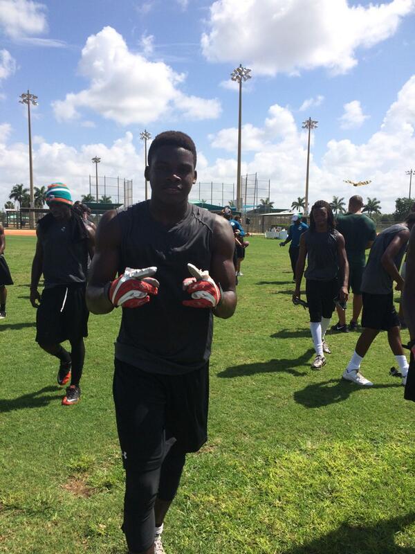 CATCH_84's tweet photo. Jacques Taneus @athlete_jpt pumped up after some intense drills! #CATCH84 #football http://t.co/U9ytMNLM9k