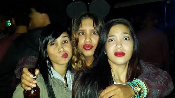 Stephanie_pand's tweet photo. @S_Moni_S. @CarinVlotman my lovelies ☺ #whatisRedLipstick?! http://t.co/e1zRXoDWEi