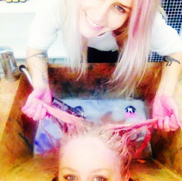 queenofbleach's tweet photo. alex and grania being total babes at bleach http://t.co/JgtrqbSHCf