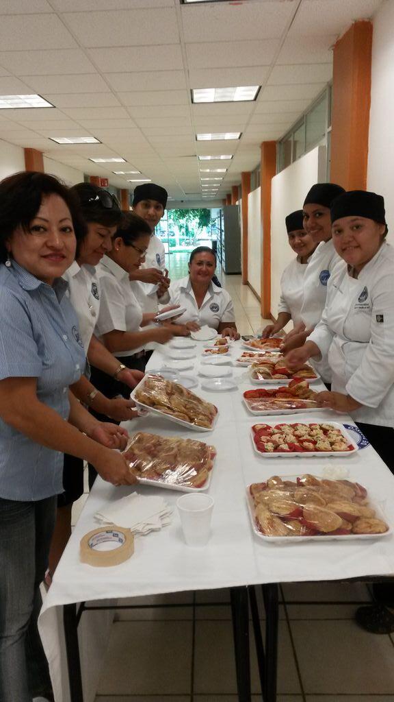 Detrás de cámaras, estamos preparando todo para agasajar a los padres asistentes. #TallerParaPadres #UTTAB